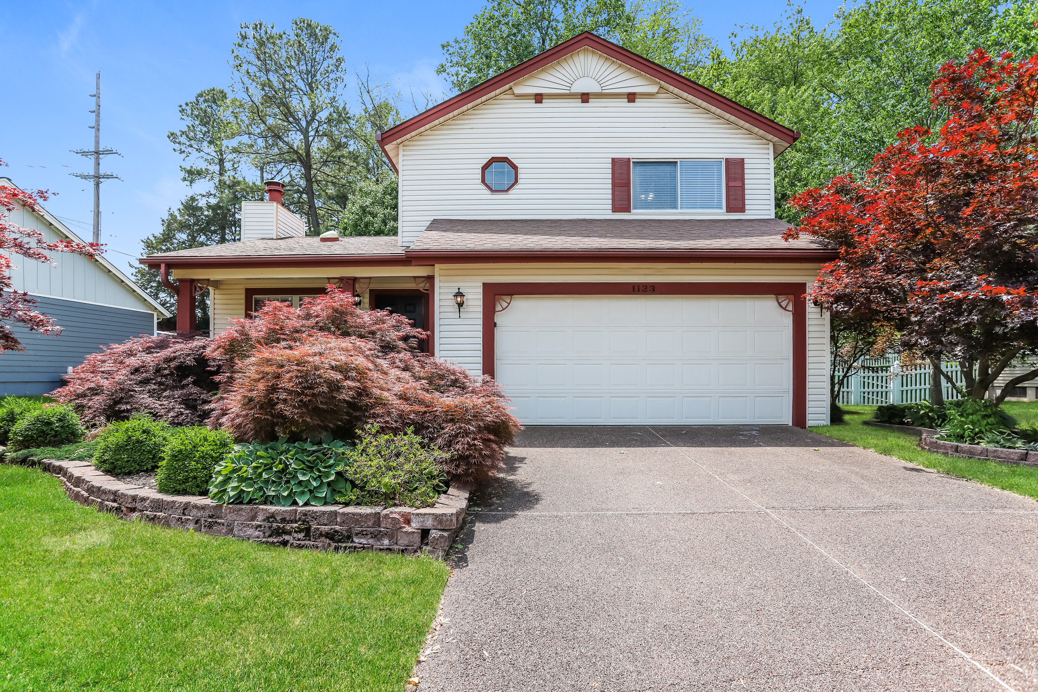 1133 Treetop Village Dr Ballwin, MO 63021